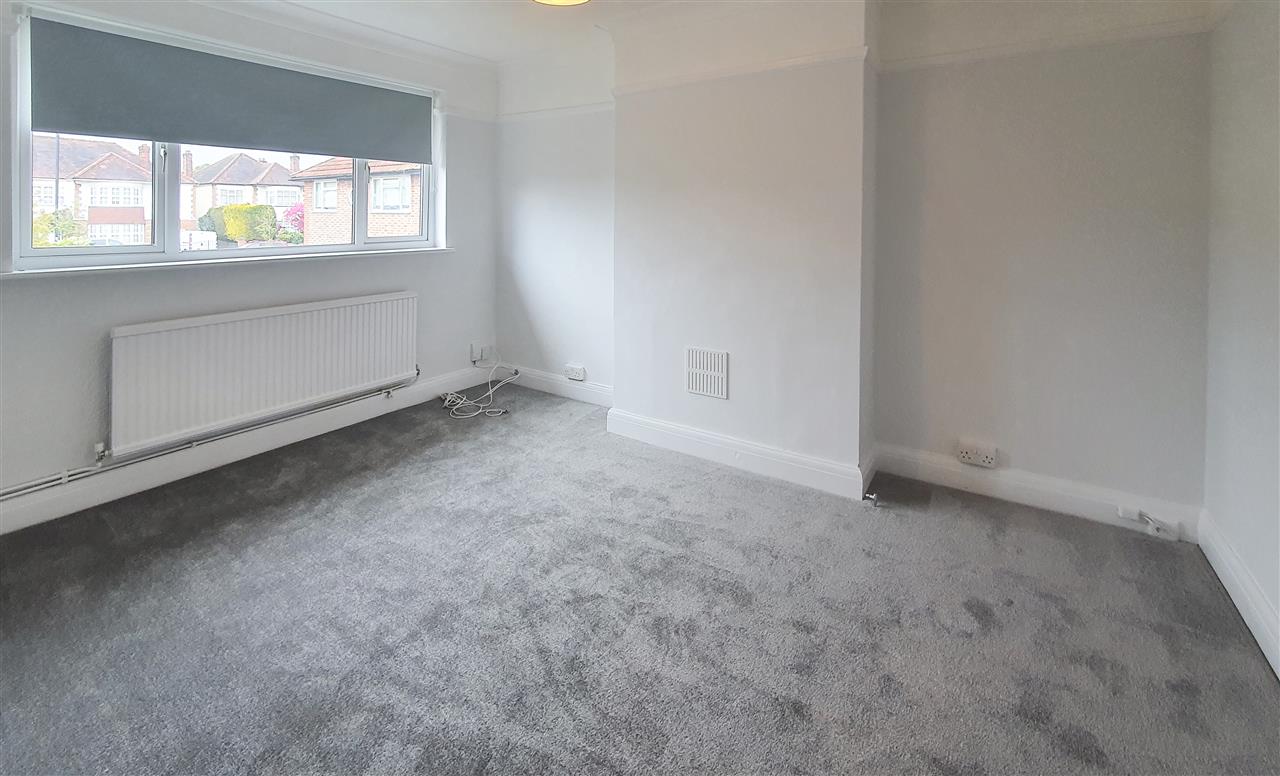 2 bed flat to rent in East Close  - Property Image 4