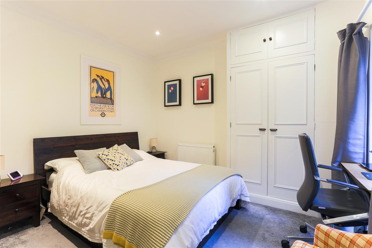 2 bed flat for sale in Tufnell Park Road 5