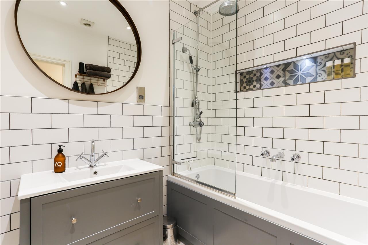 2 bed flat for sale in Tufnell Park Road  - Property Image 13