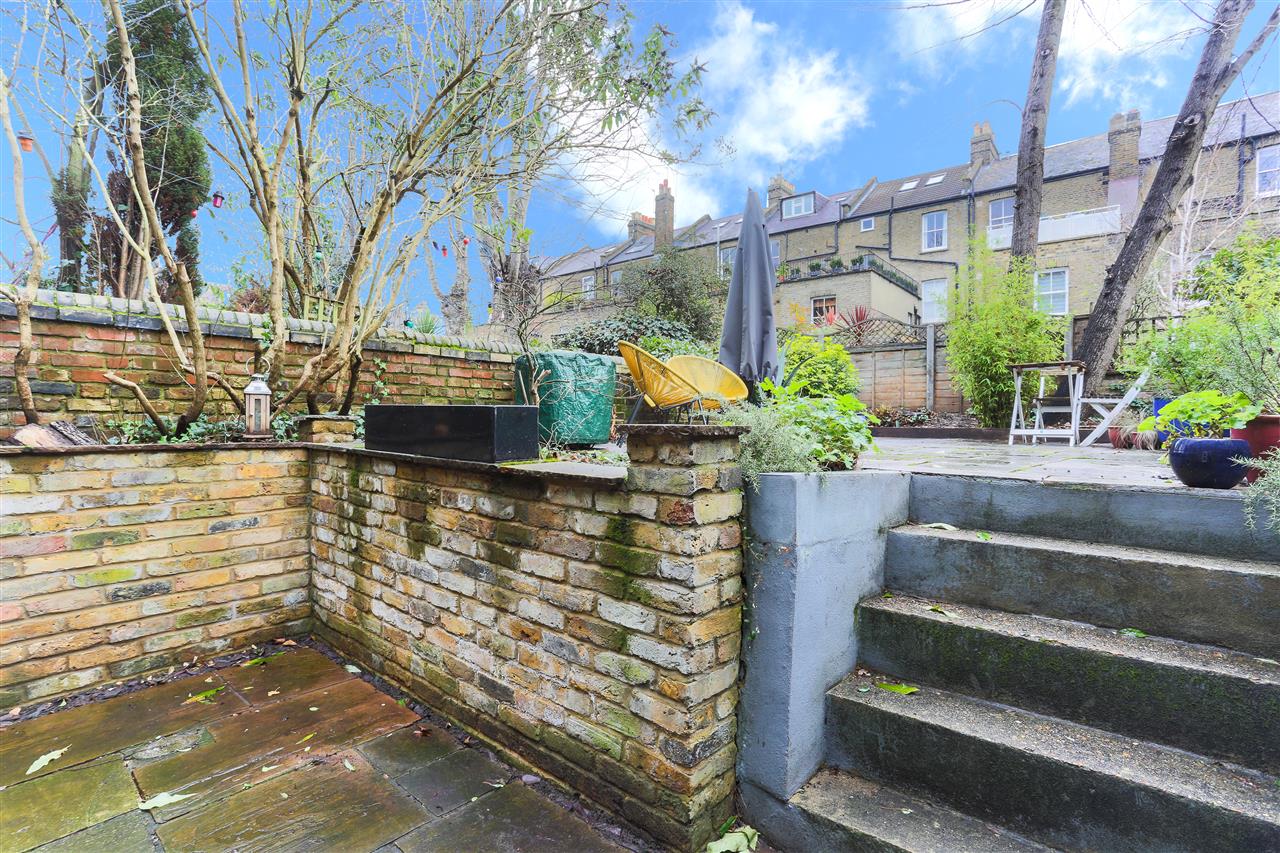 2 bed flat for sale in Tufnell Park Road 15