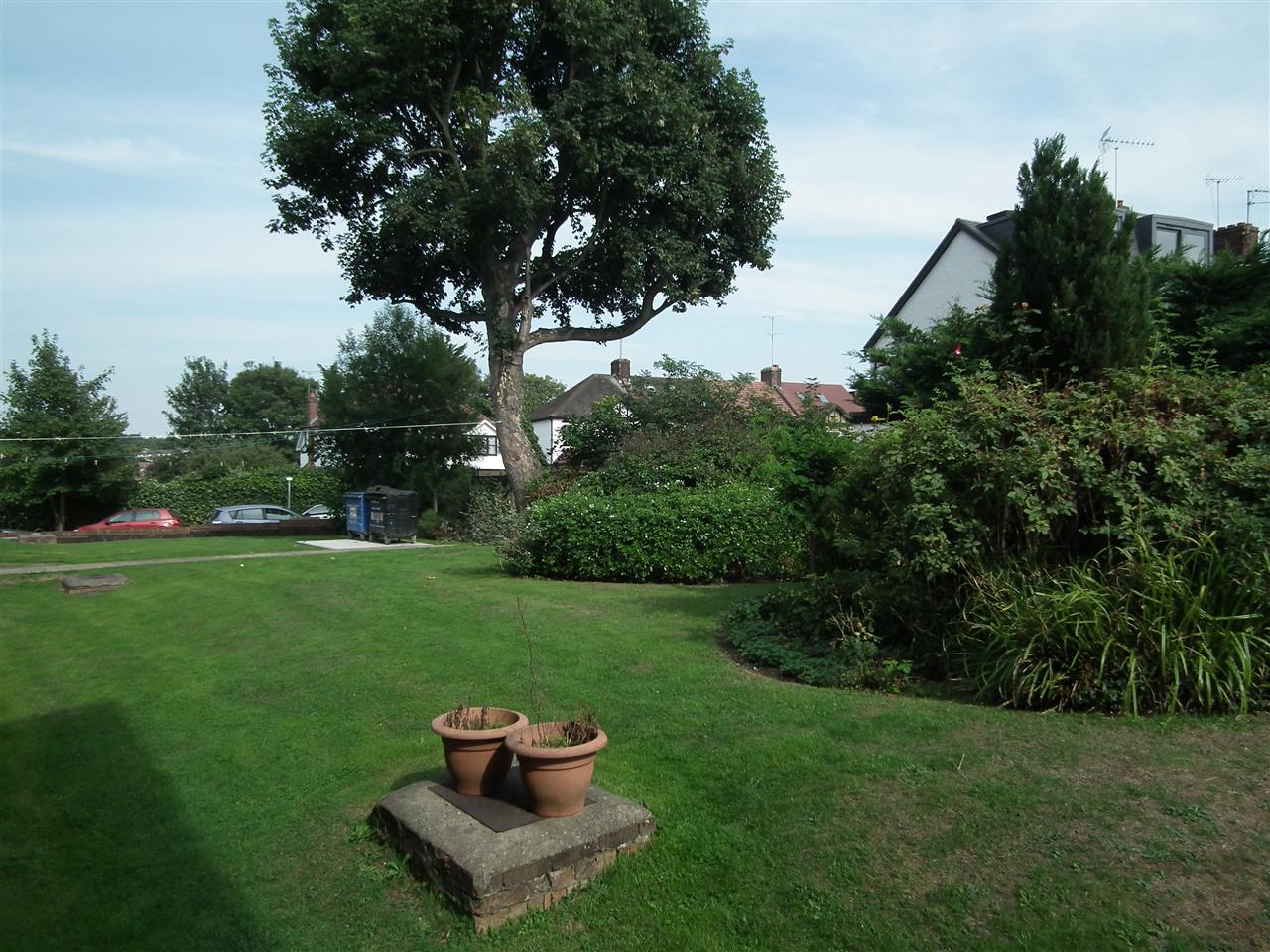 3 bed flat to rent in Waterfall Road 8