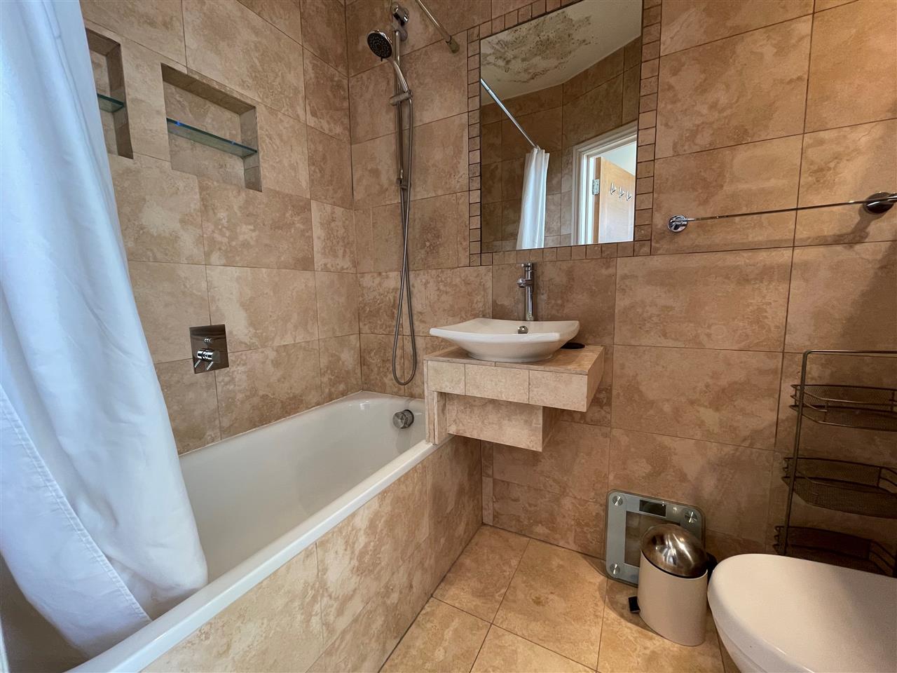 2 bed flat to rent in Fordingley Road 7