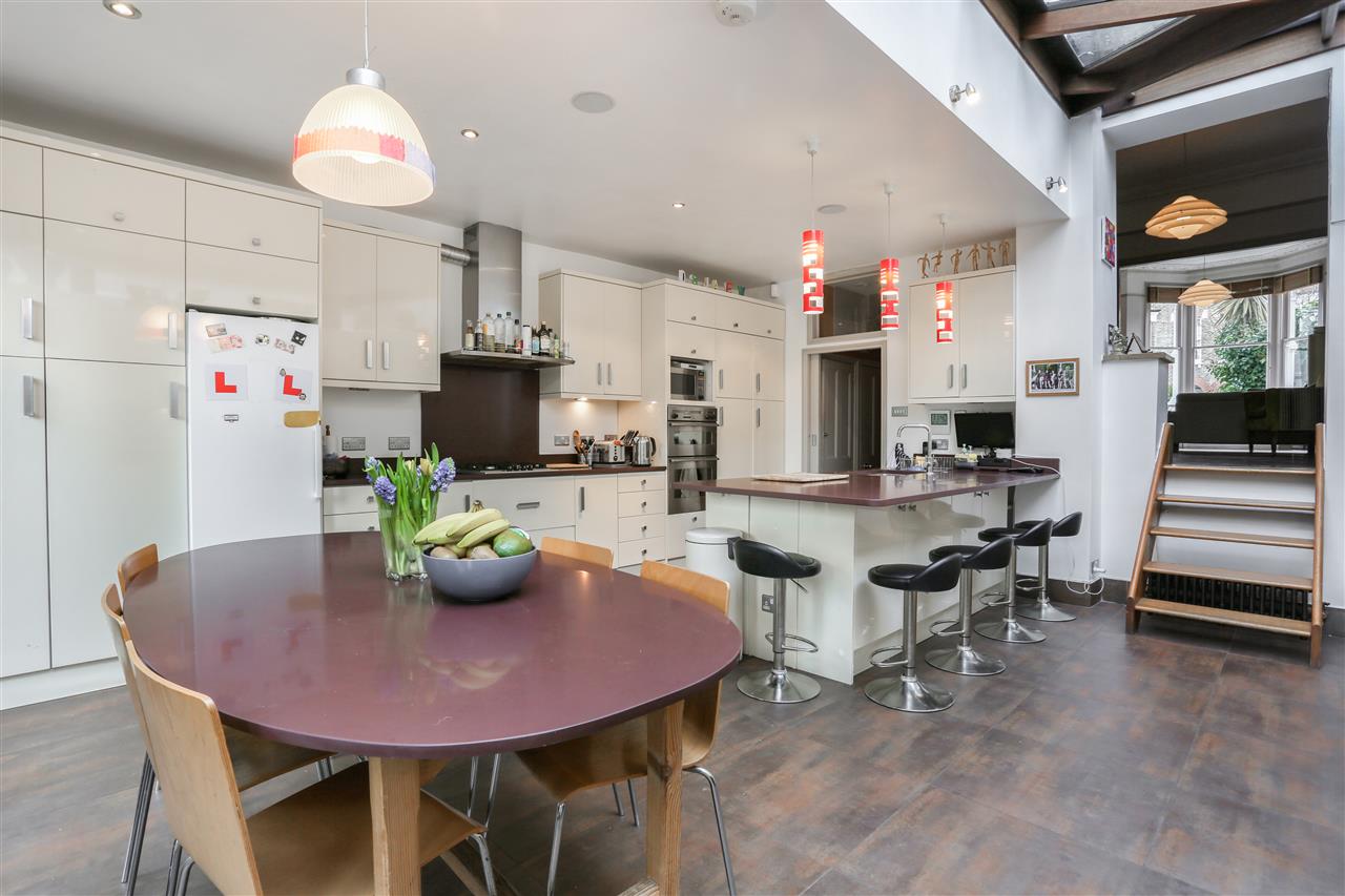 6 bed terraced house for sale in Mercers Road 4