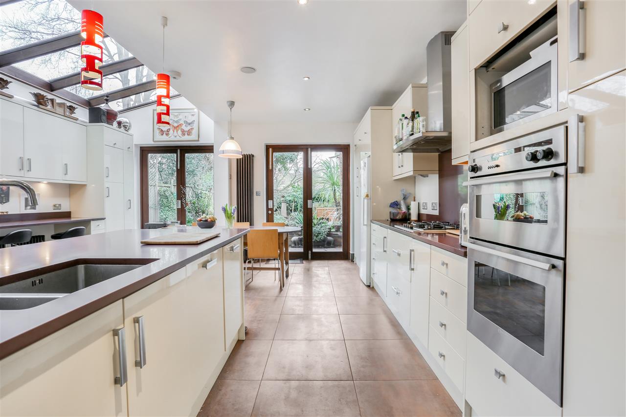 6 bed terraced house for sale in Mercers Road 5