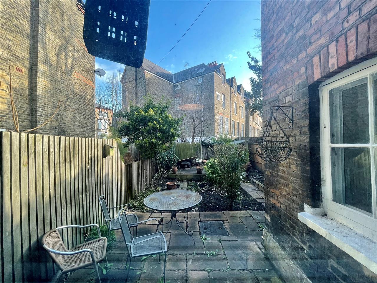 2 bed flat to rent in Tufnell Park Road  - Property Image 2