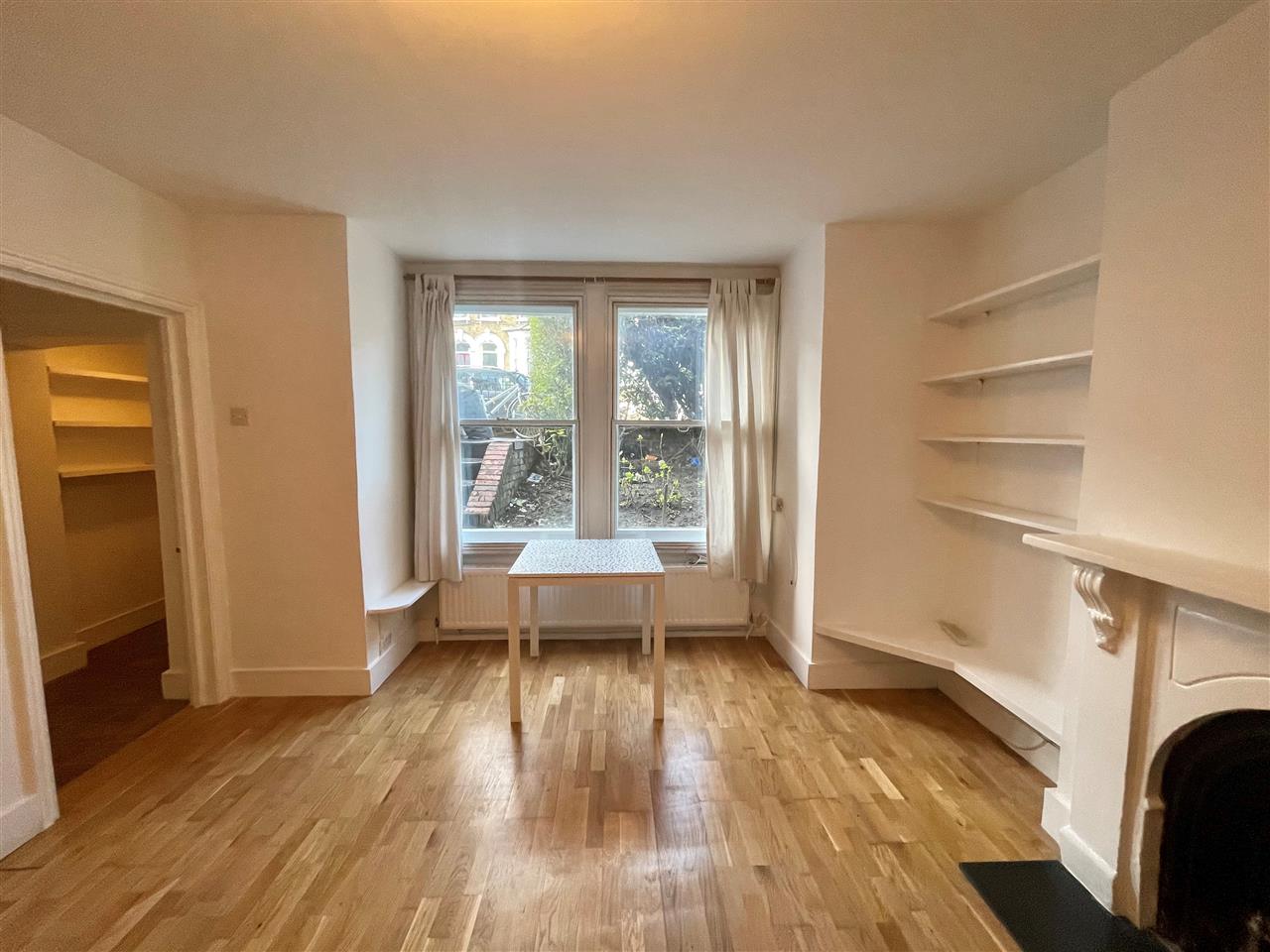 2 bed flat to rent in Tufnell Park Road 2