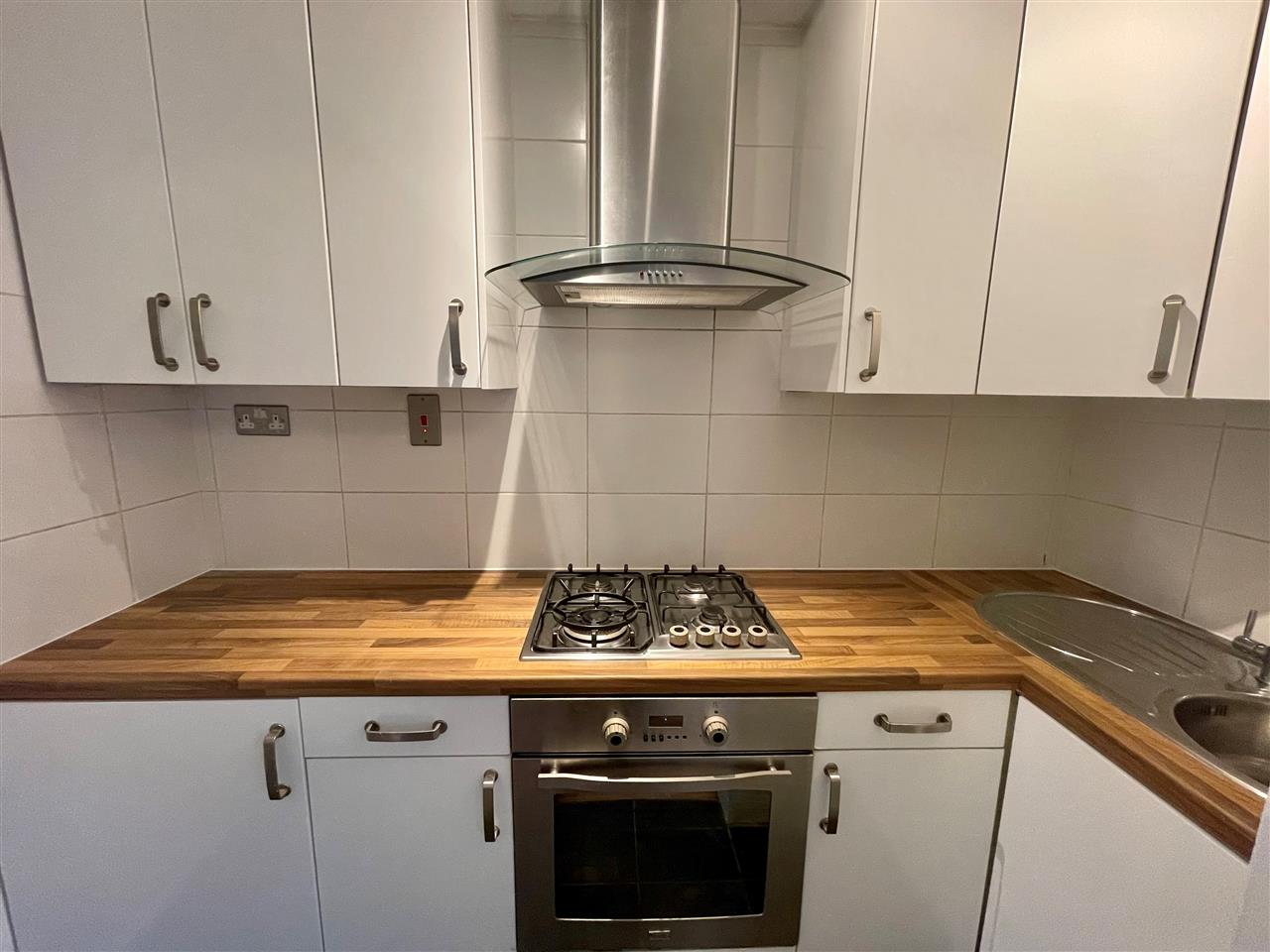 2 bed flat to rent in Tufnell Park Road 3