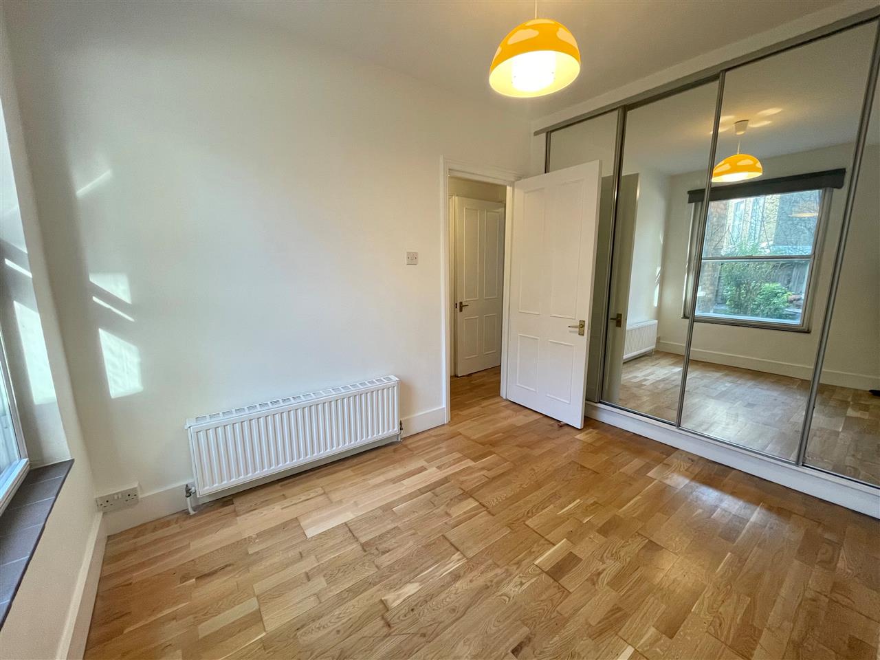 2 bed flat to rent in Tufnell Park Road 4