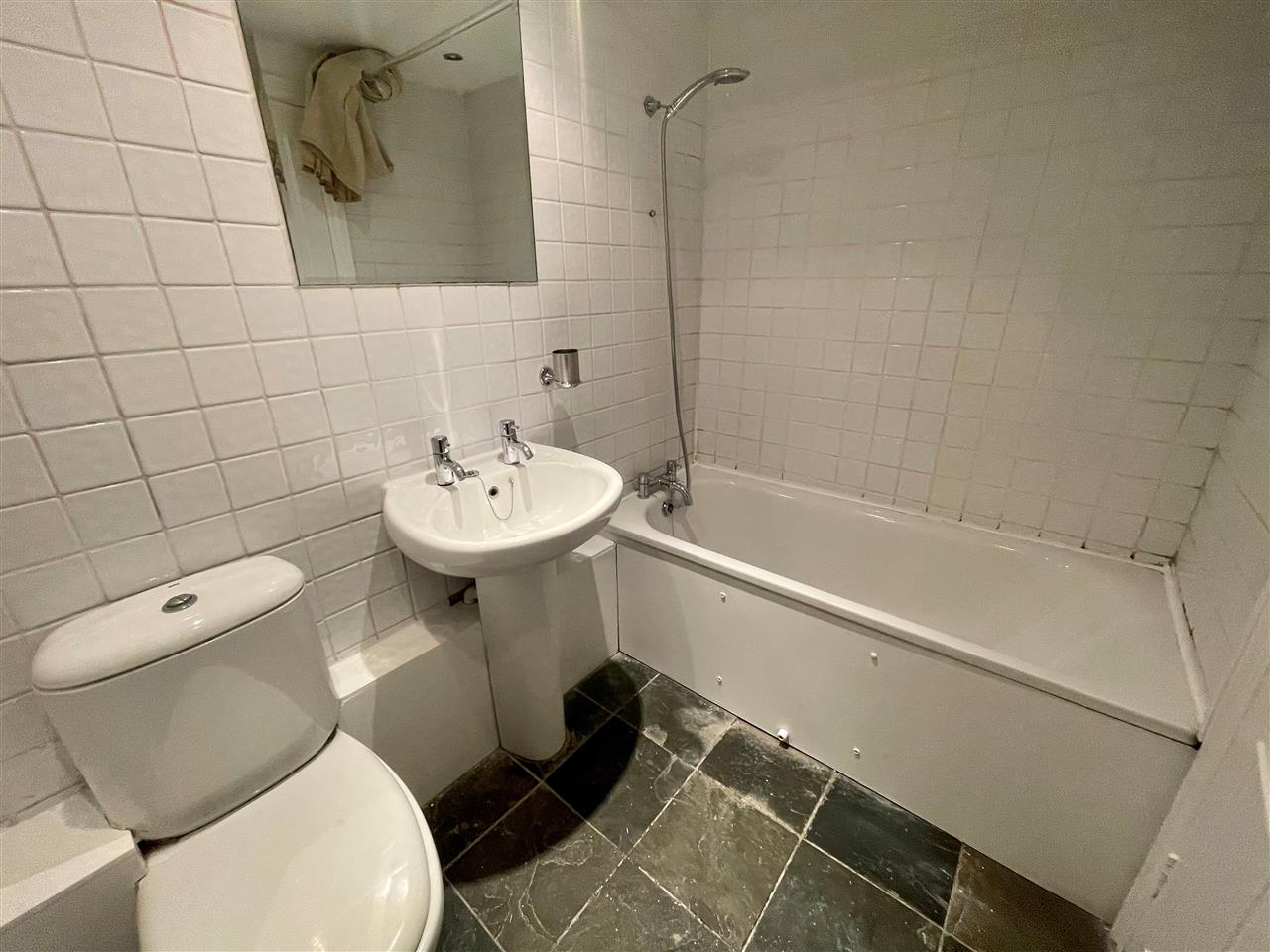 2 bed flat to rent in Tufnell Park Road 8