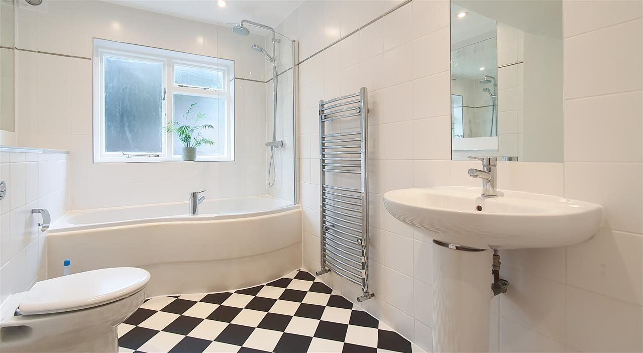 2 bed flat to rent  - Property Image 7