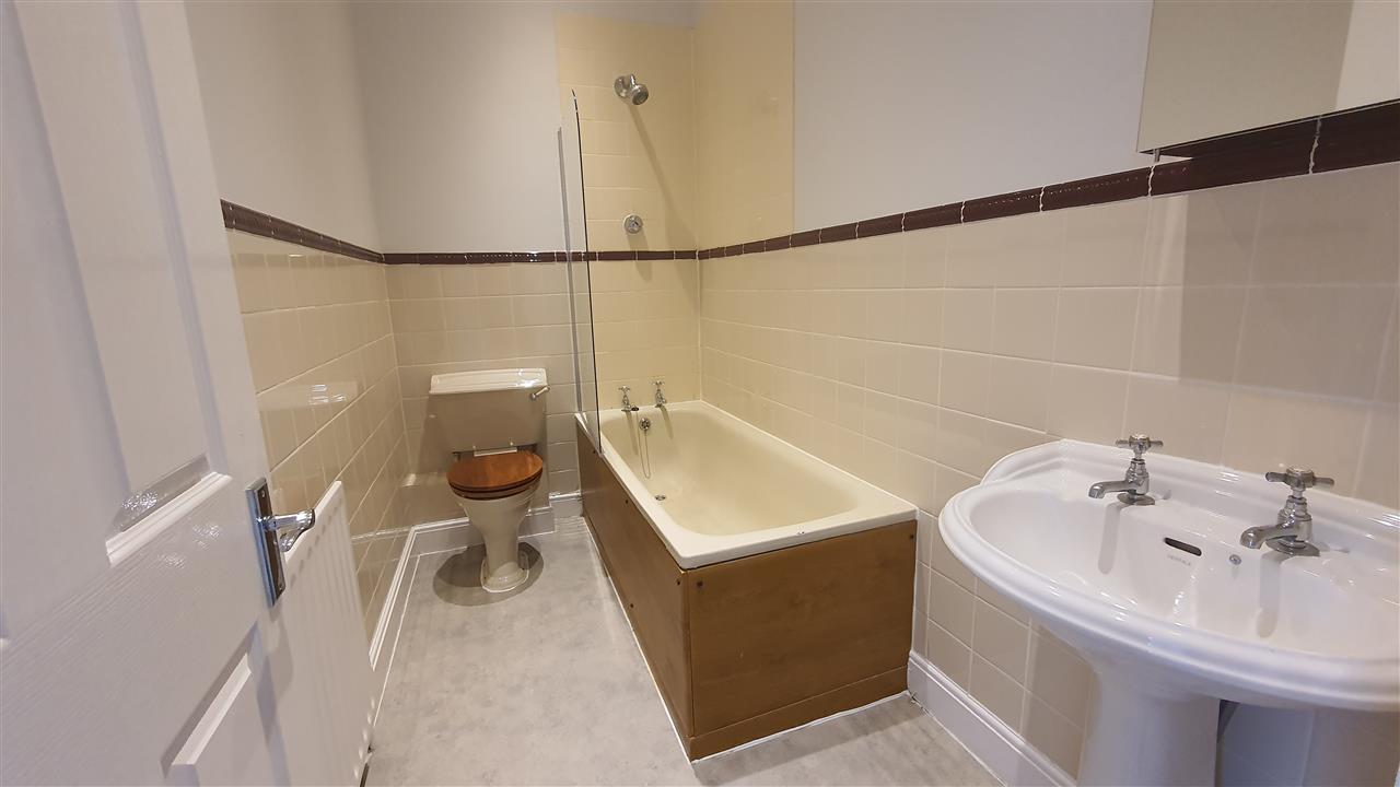 1 bed flat to rent in Fortess Road 5