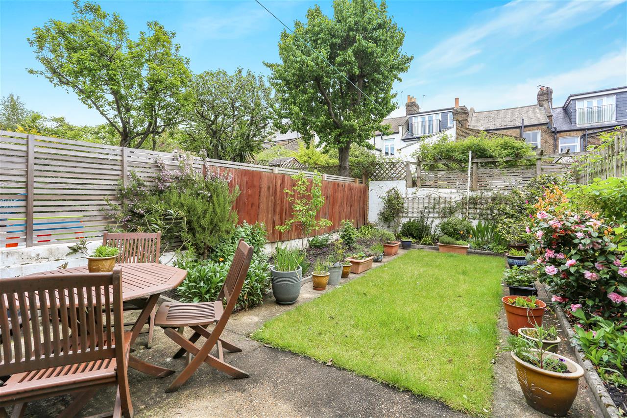 4 bed terraced house for sale in Prospero Road  - Property Image 4