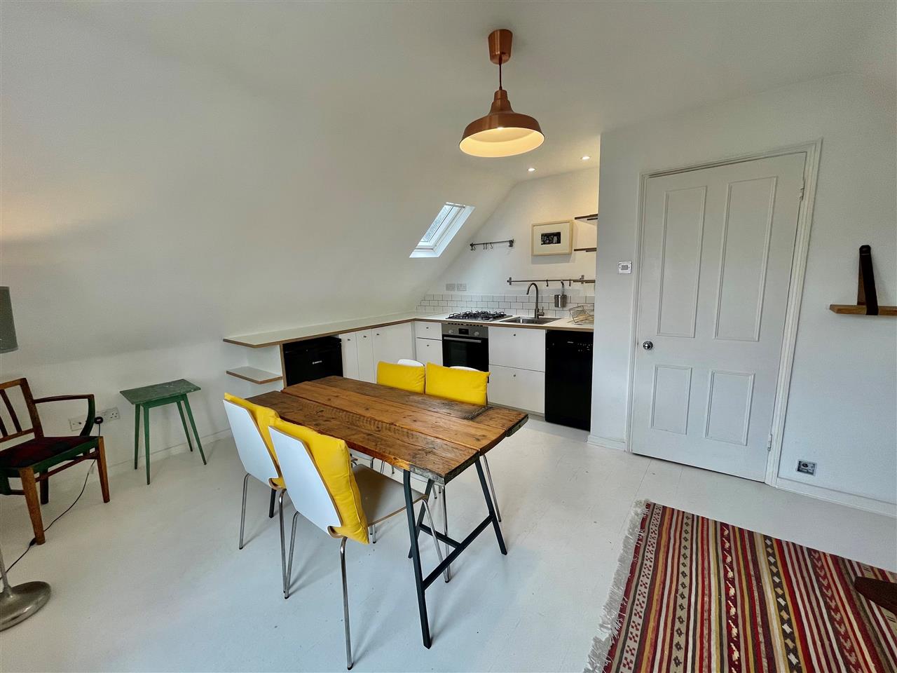 2 bed flat to rent in Yerbury Road 7