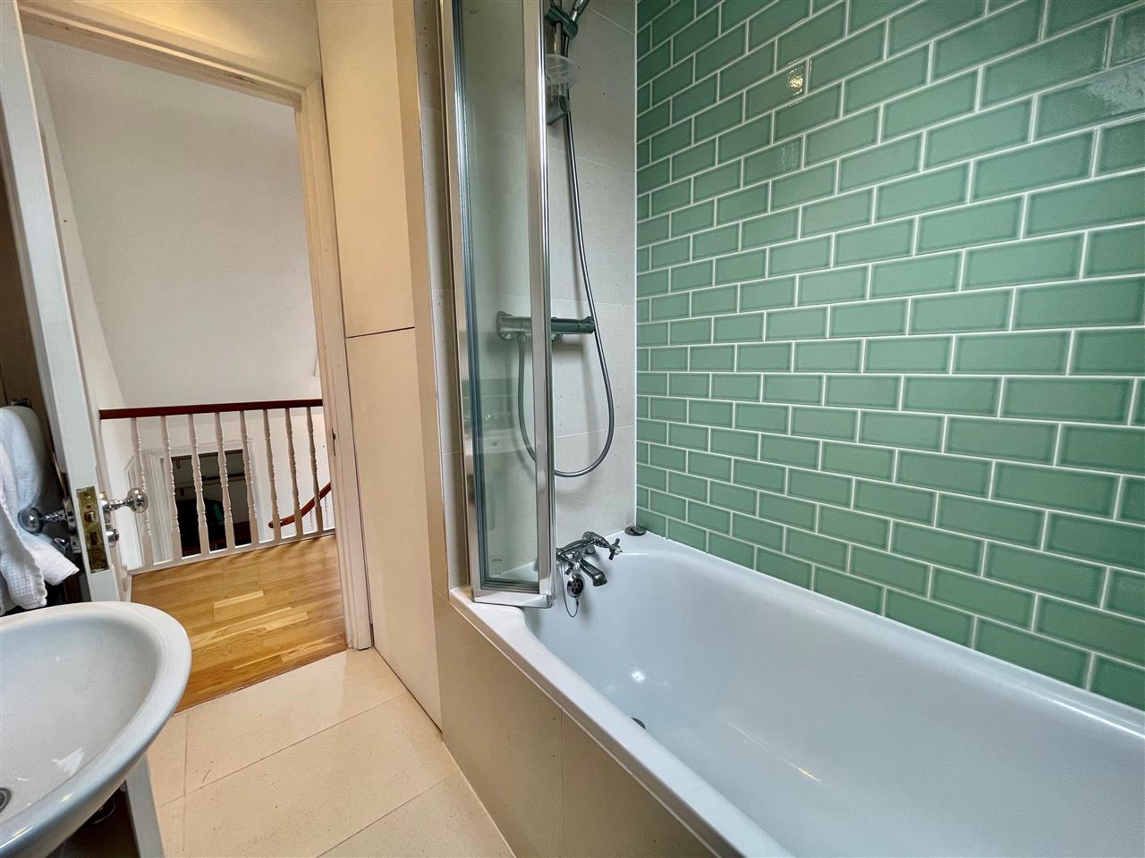 2 bed flat to rent in Yerbury Road  - Property Image 11