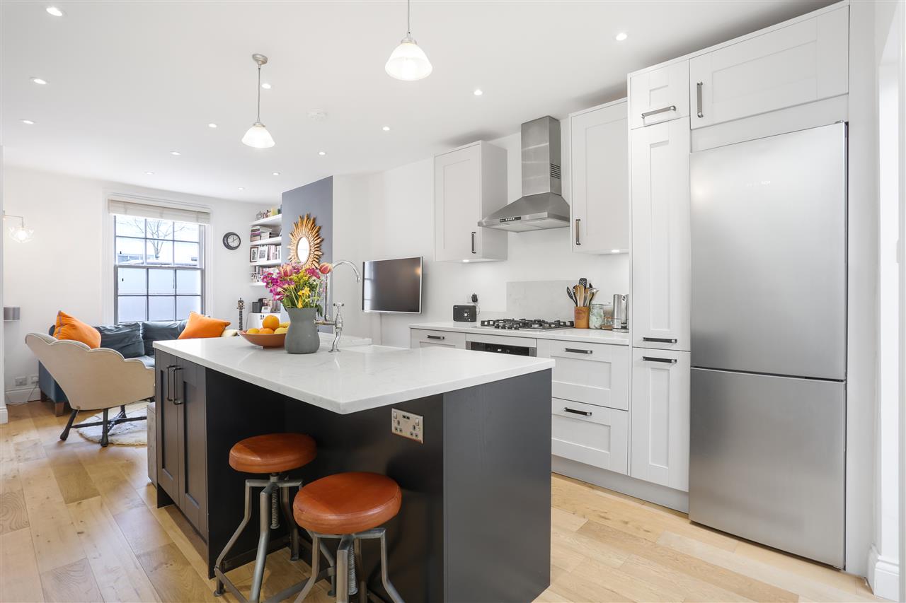 2 bed terraced house to rent in Fortess Grove 4