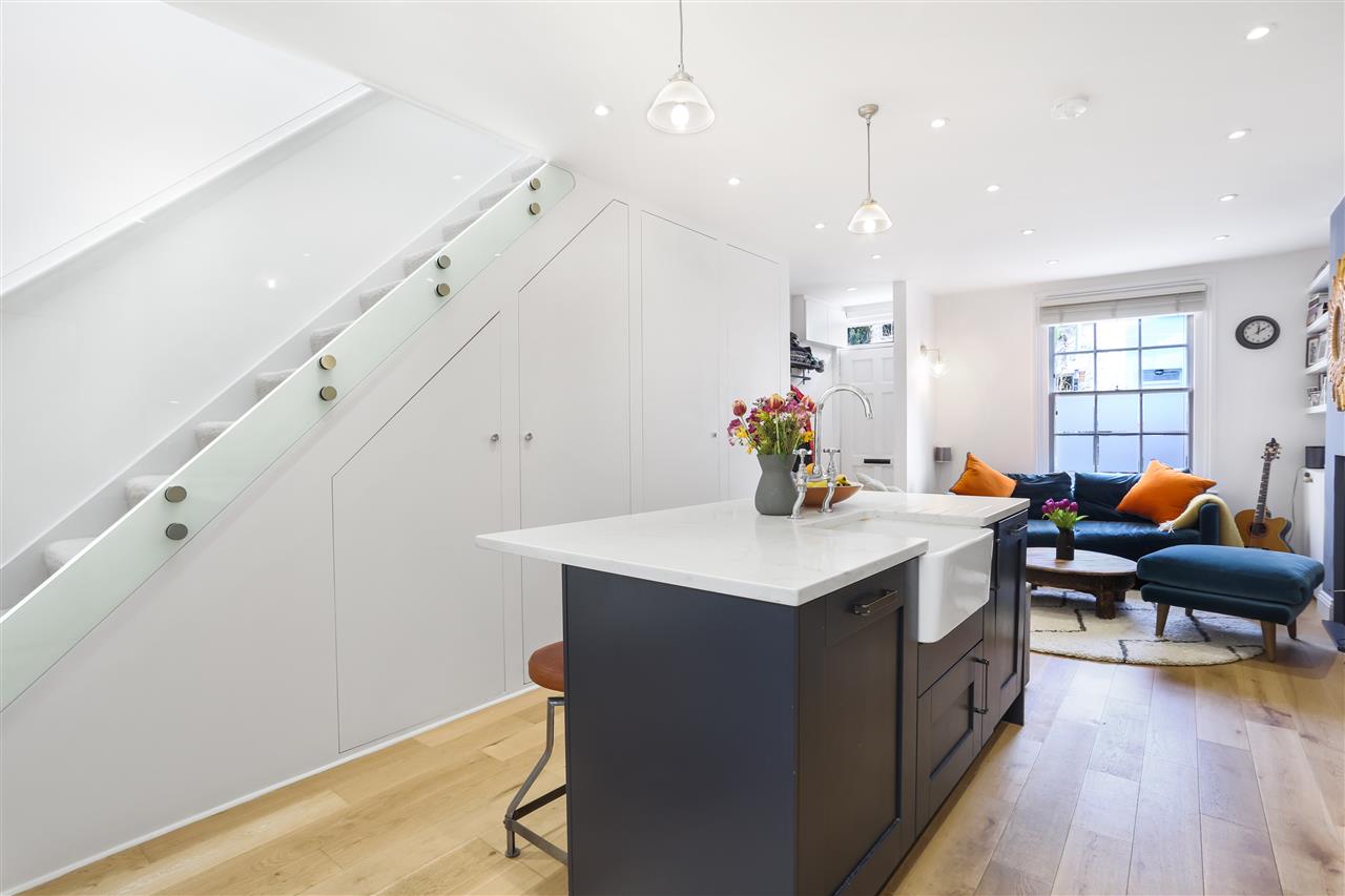 2 bed terraced house to rent in Fortess Grove  - Property Image 6