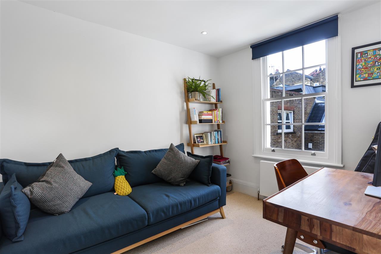 2 bed terraced house to rent in Fortess Grove 10