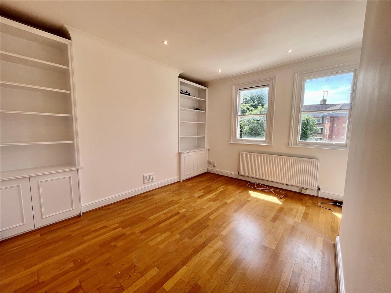 2 bed flat to rent in Tufnell Park Road 2