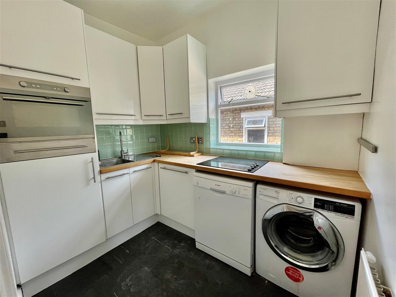 2 bed flat to rent in Tufnell Park Road 6