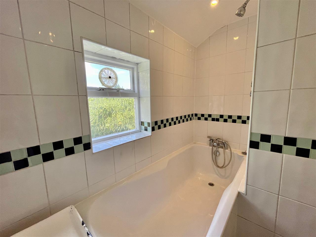 2 bed flat to rent in Tufnell Park Road 8