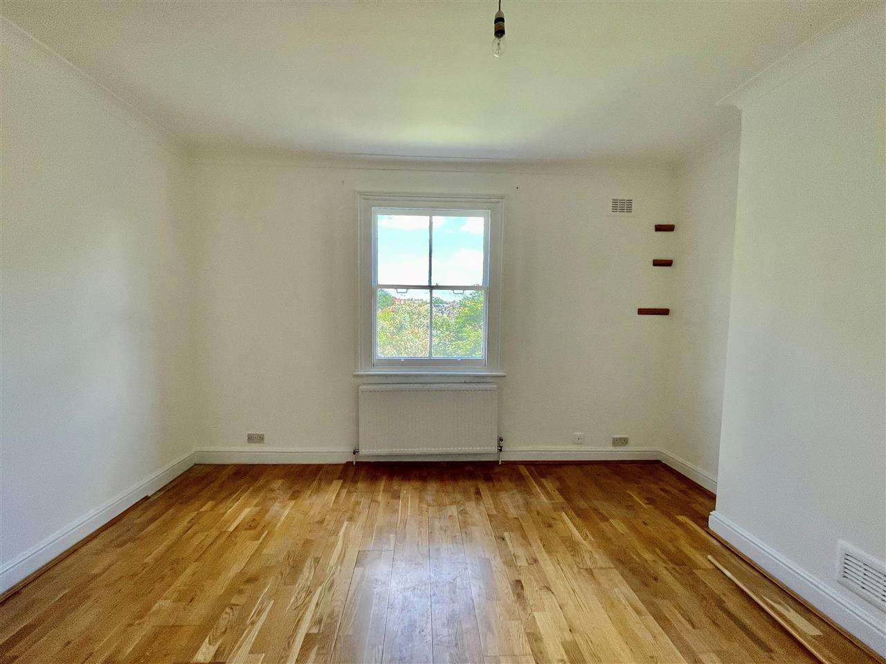 2 bed flat to rent in Tufnell Park Road 11