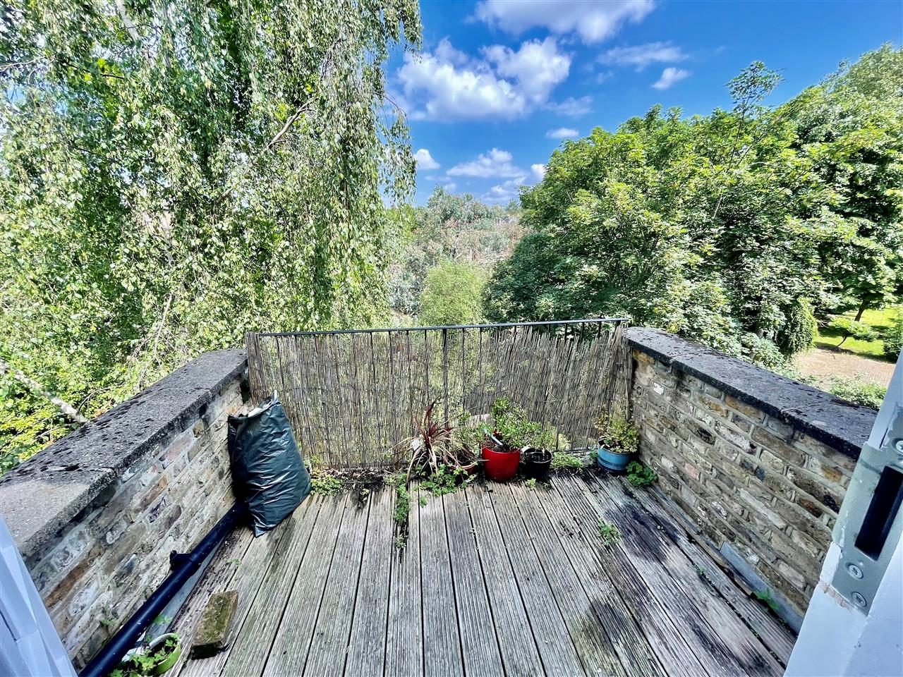 2 bed flat to rent in Tufnell Park Road 14