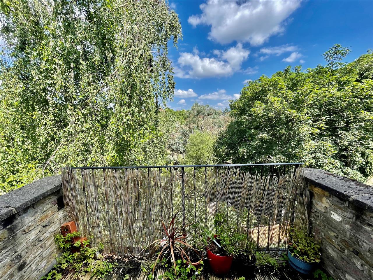 2 bed flat to rent in Tufnell Park Road 15