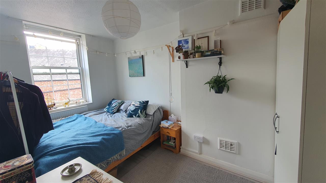 3 bed flat to rent in Prince Of Wales Road  - Property Image 4