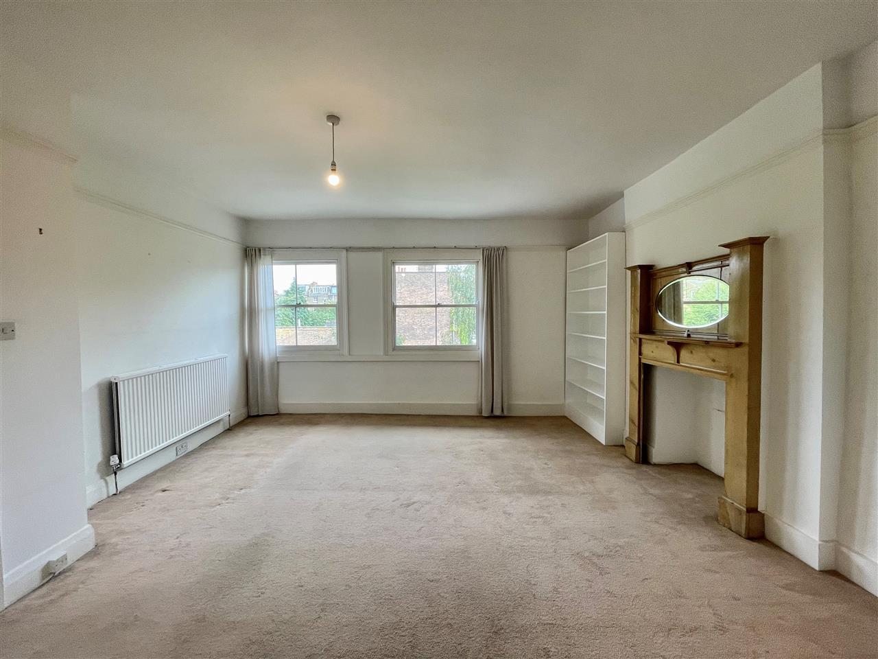 3 bed flat to rent in Lady Margaret Road 2