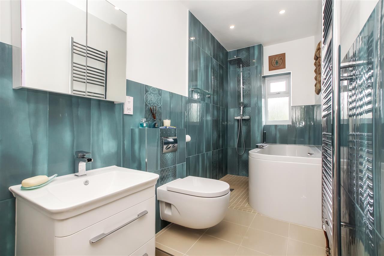 3 bed flat to rent in Lady Margaret Road 4