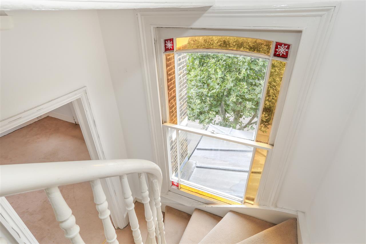 3 bed flat to rent in Lady Margaret Road 9