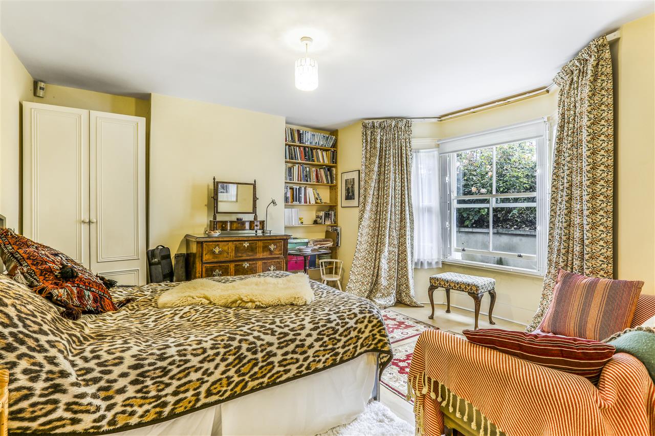 4 bed end of terrace house for sale in Hugo Road  - Property Image 10