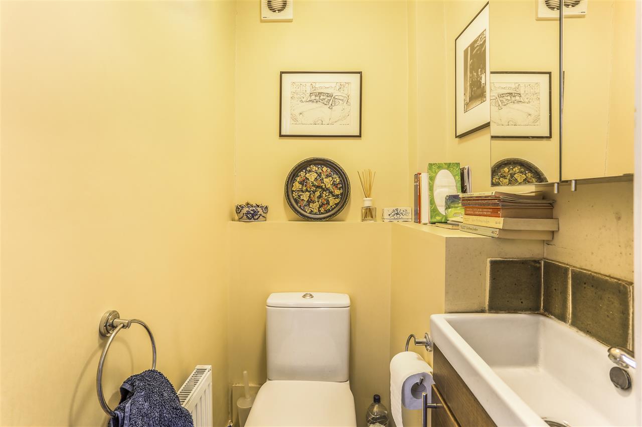 4 bed end of terrace house for sale in Hugo Road  - Property Image 14