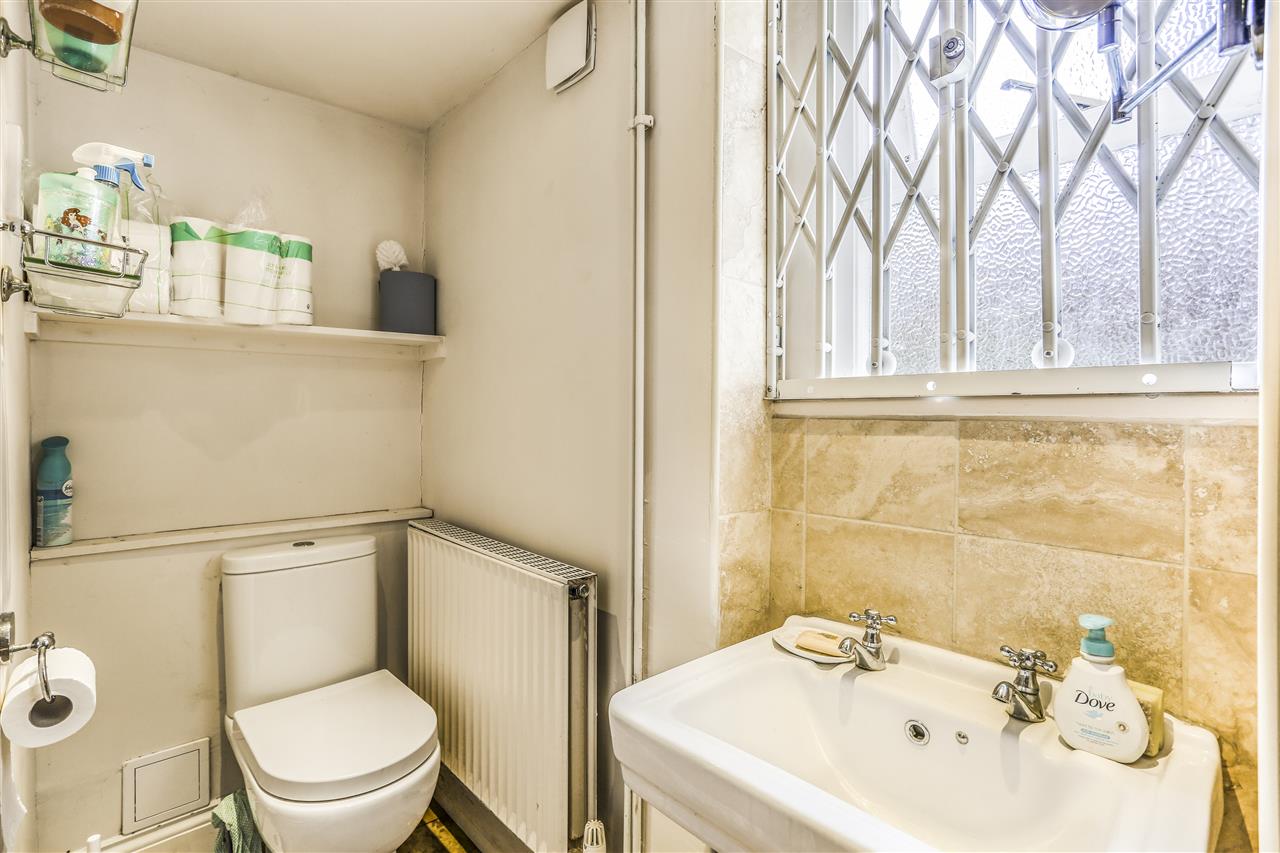 4 bed end of terrace house for sale in Hugo Road  - Property Image 16