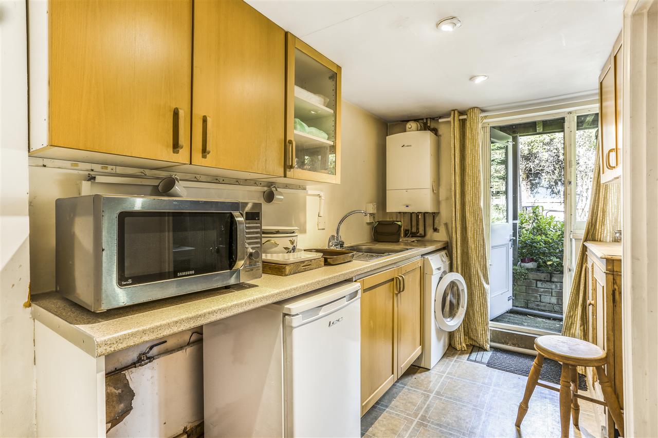 4 bed end of terrace house for sale in Hugo Road  - Property Image 17