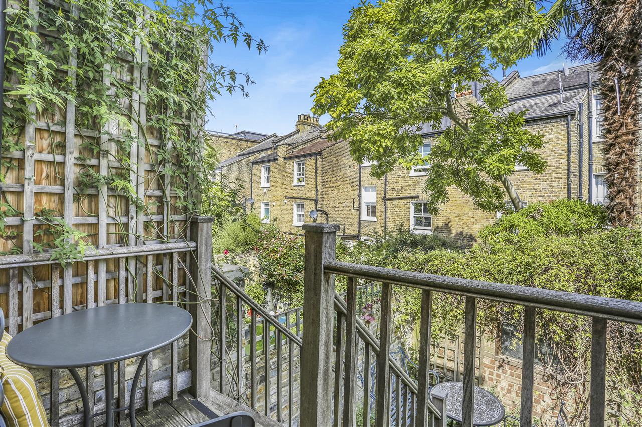 4 bed end of terrace house for sale in Hugo Road 17