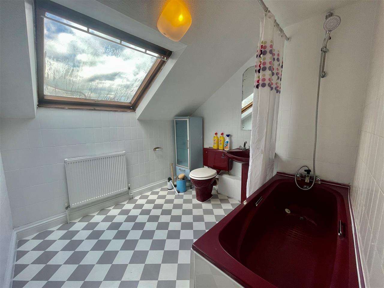 2 bed flat to rent 12