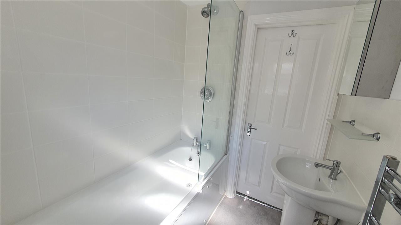 Studio flat to rent in Fortess Road  - Property Image 6