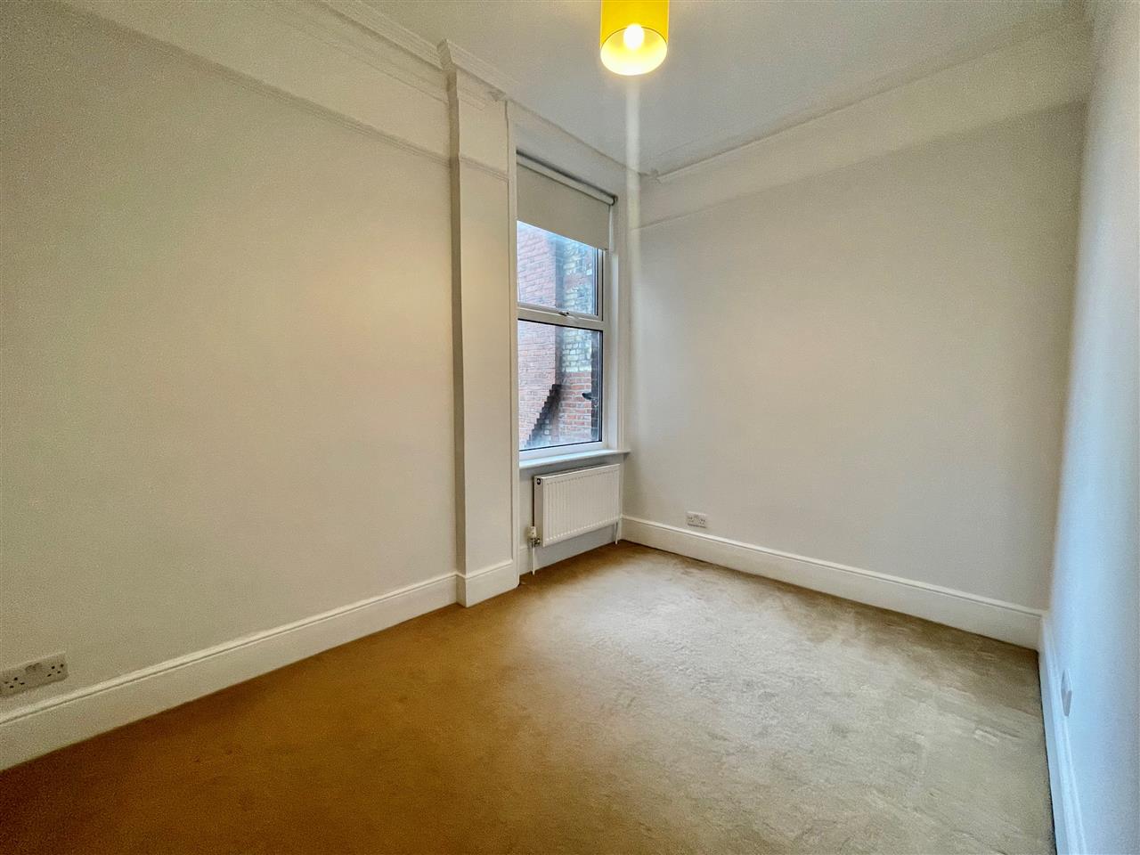 2 bed flat to rent in Aldermans Hill  - Property Image 6