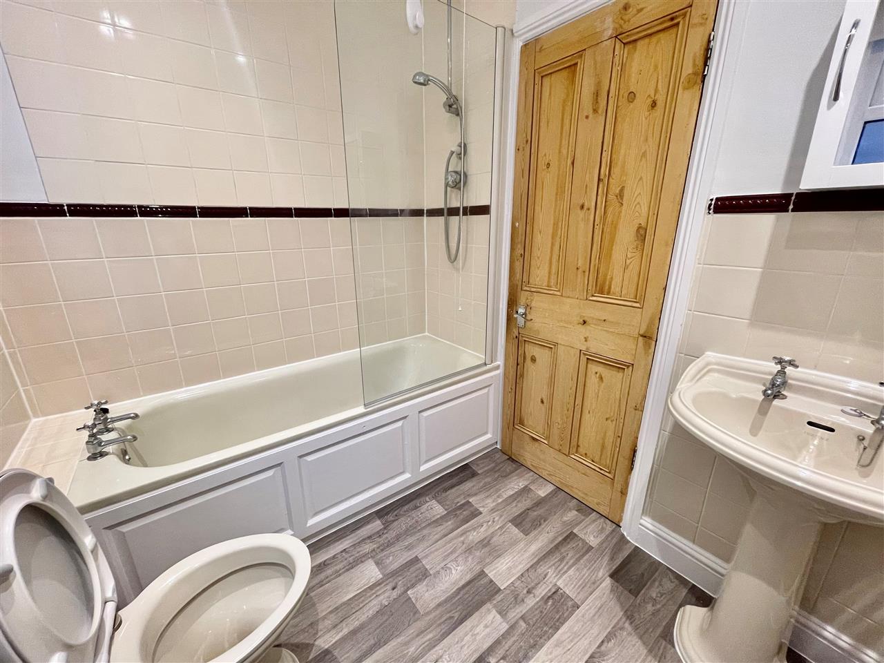 2 bed flat to rent in Aldermans Hill  - Property Image 11