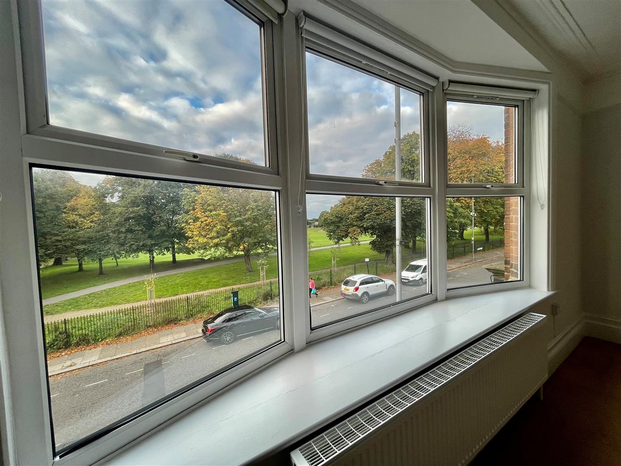 2 bed flat to rent in Aldermans Hill  - Property Image 13