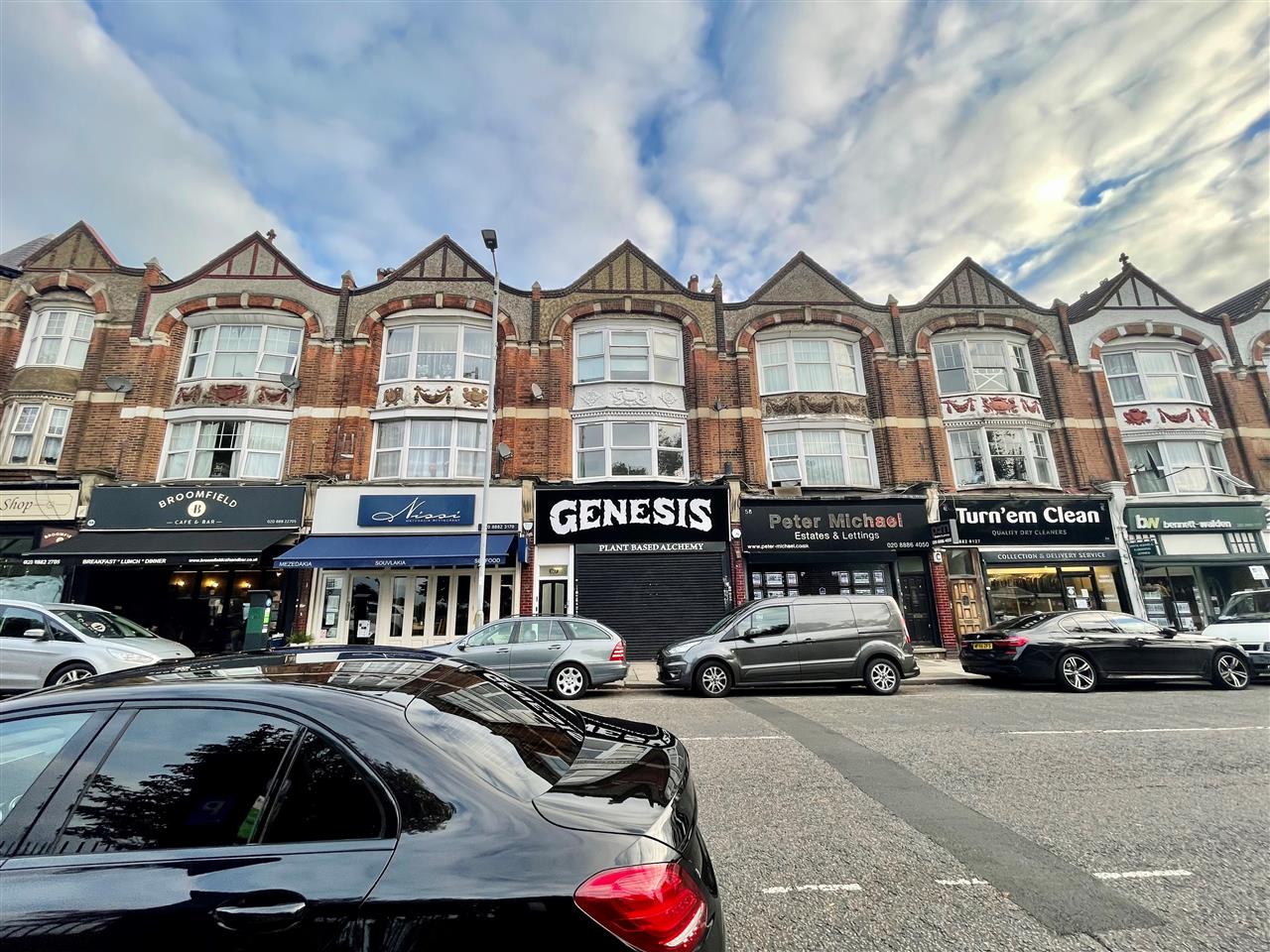 2 bed flat to rent in Aldermans Hill 18