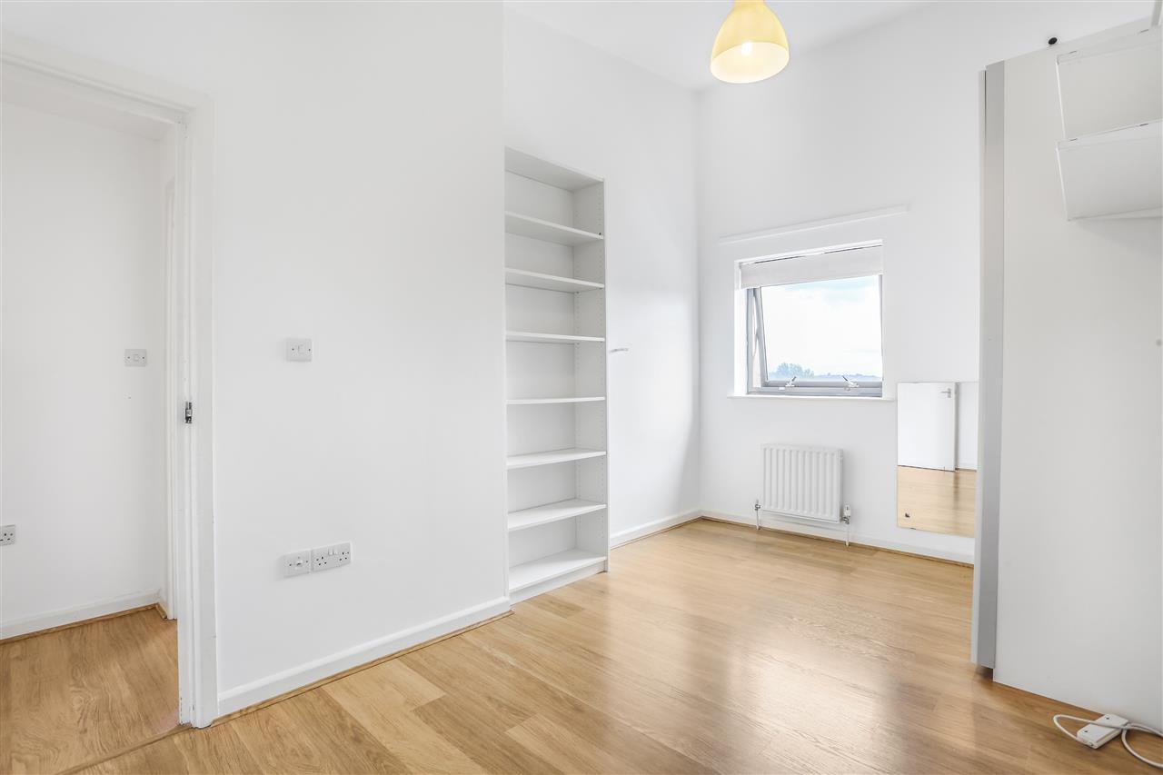 2 bed flat for sale in Dalmeny Avenue  - Property Image 5