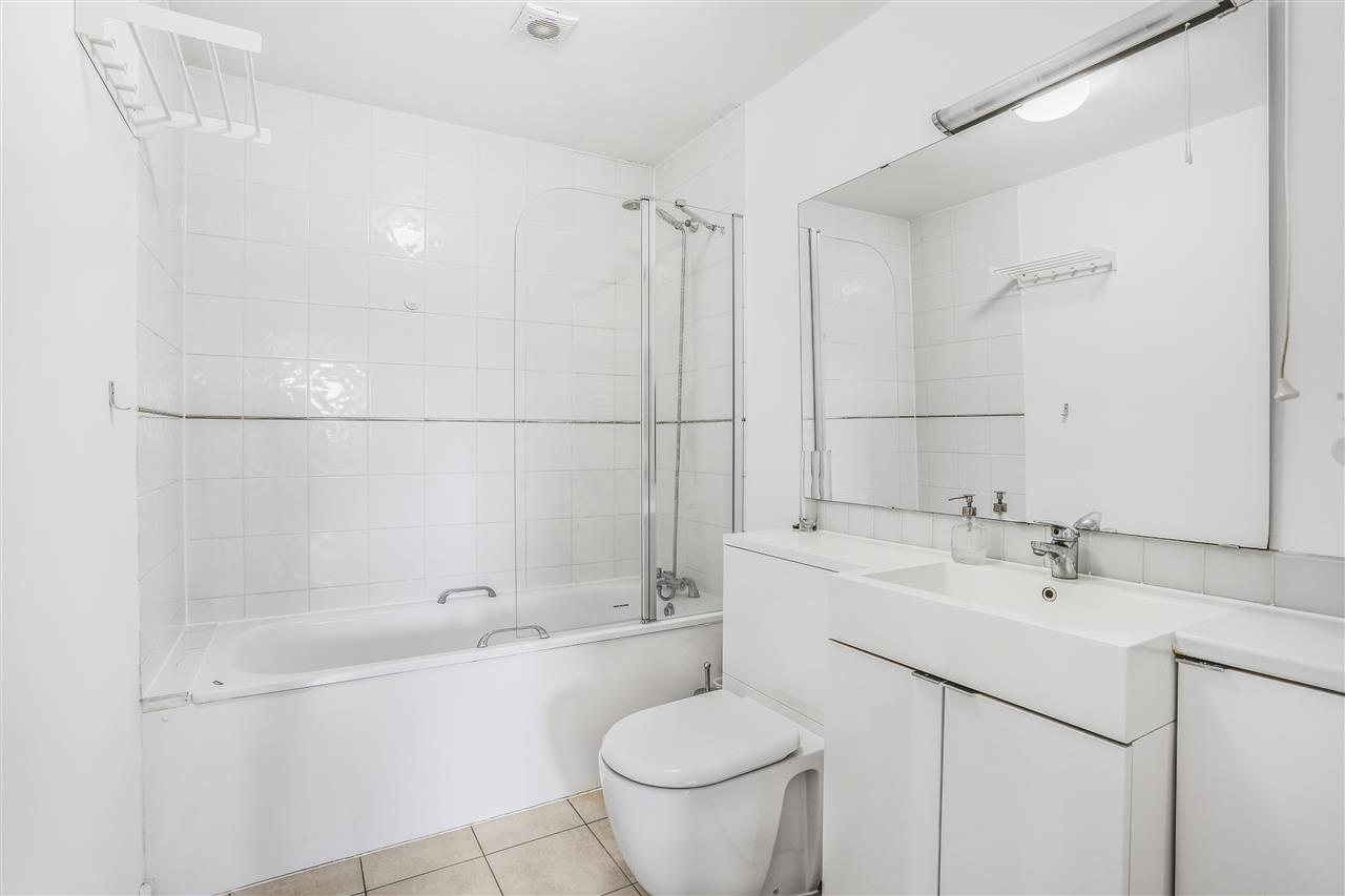 2 bed flat for sale in Dalmeny Avenue 6