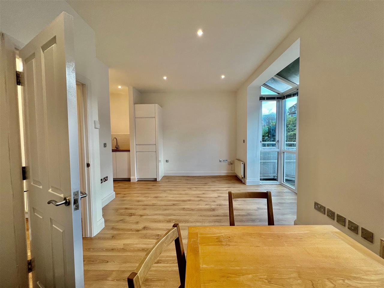 2 bed flat to rent in Lady Margaret Road 18