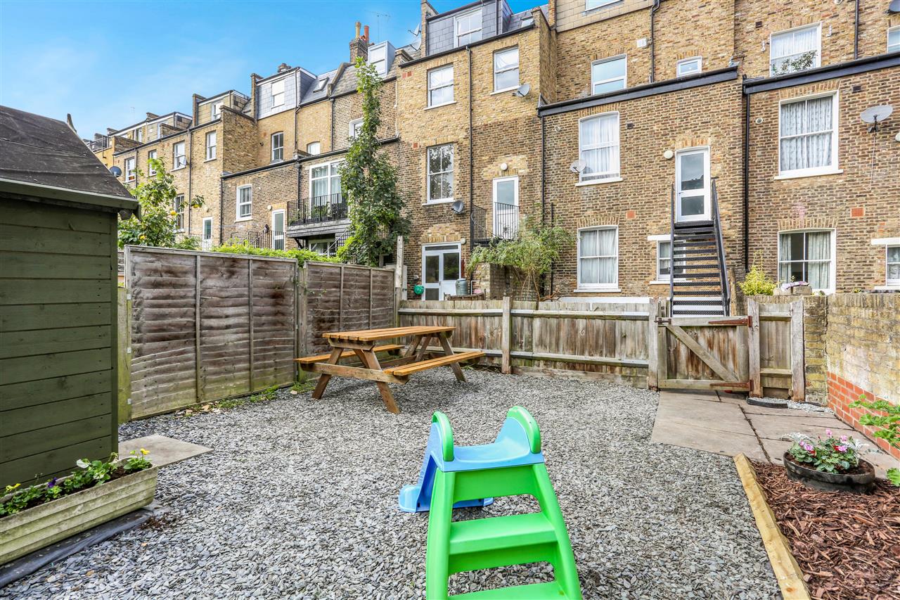 2 bed flat for sale in Marlborough Road  - Property Image 13