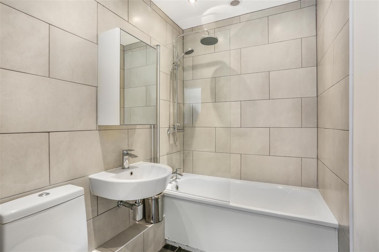 2 bed flat for sale in Marlborough Road 15