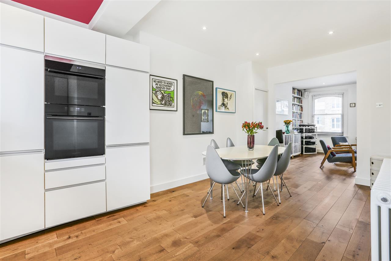 2 bed flat for sale in Marlborough Road  - Property Image 3