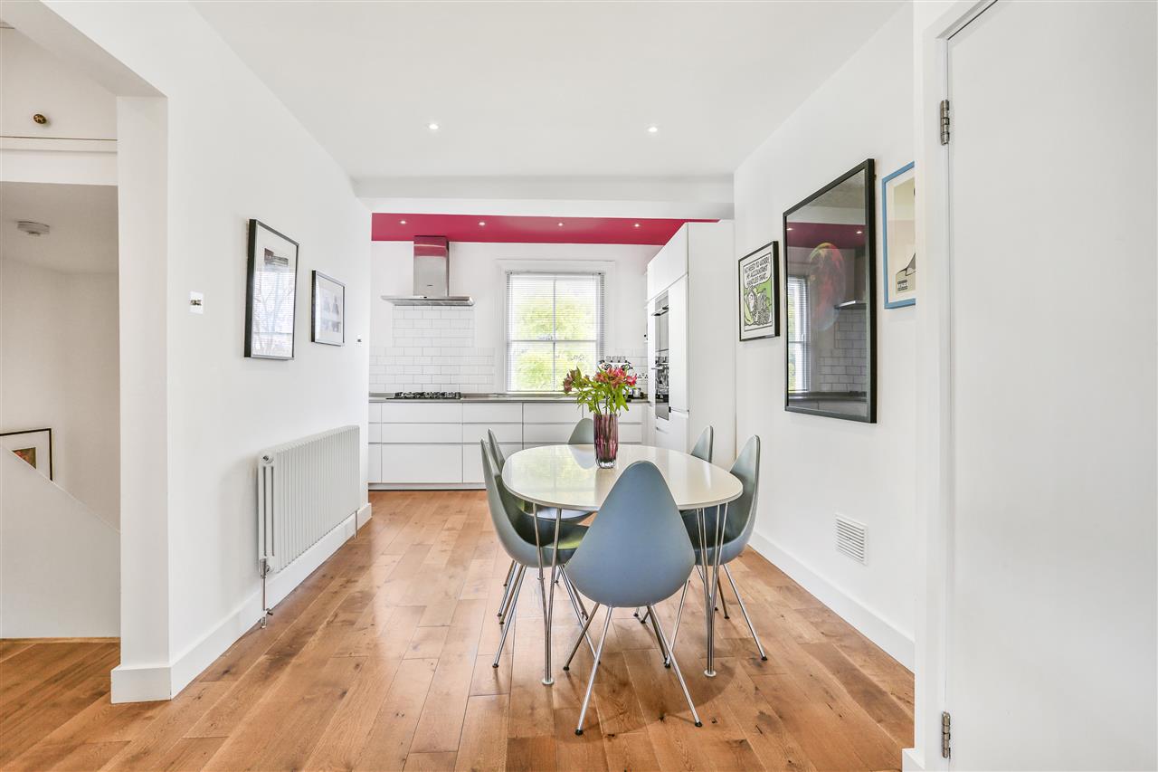 2 bed flat for sale in Marlborough Road  - Property Image 4