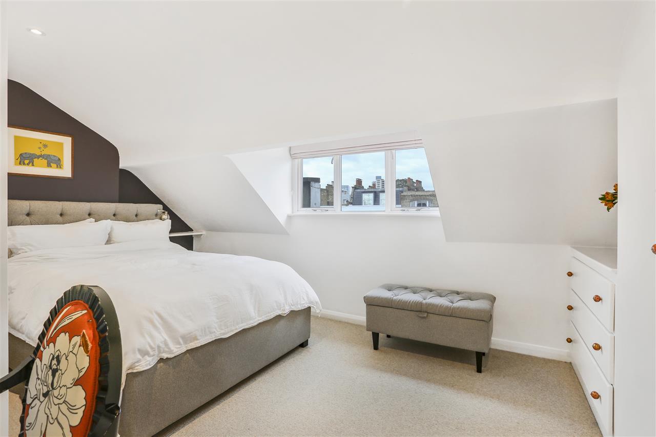 2 bed flat for sale in Marlborough Road 4